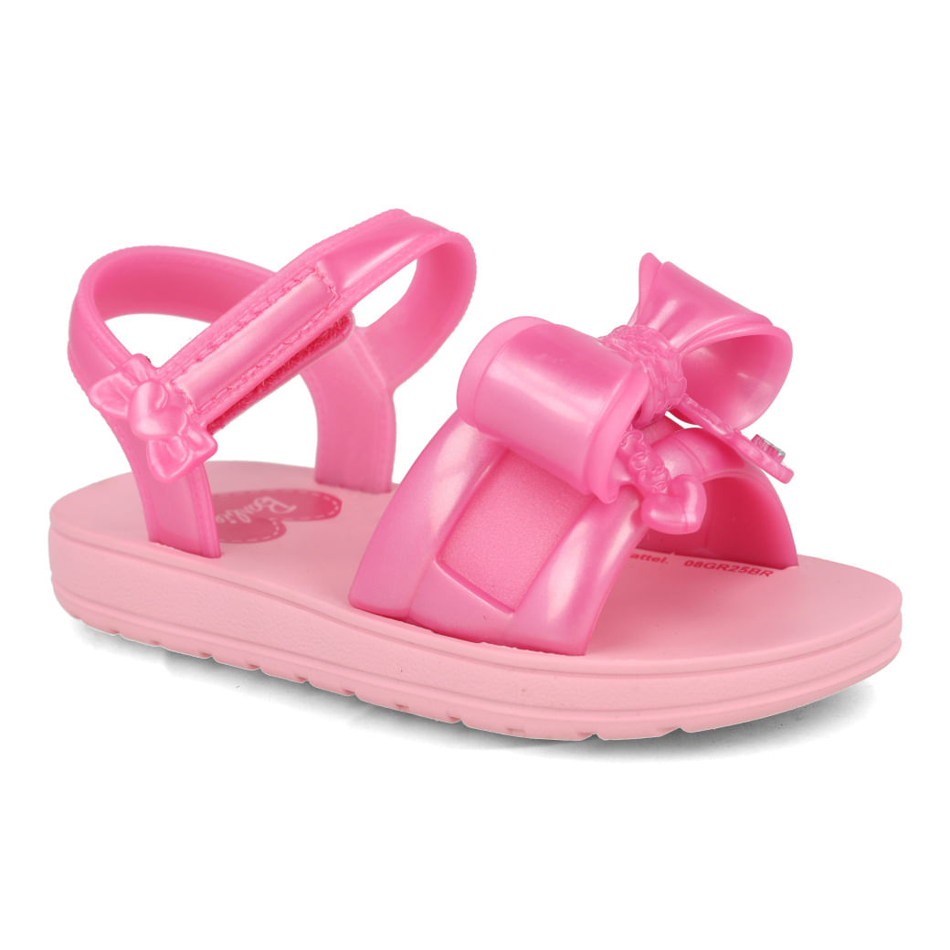 Sandália infantil Grendene Kids Barbie Rosy vista frontal direita com laço decorativo e tiras largas